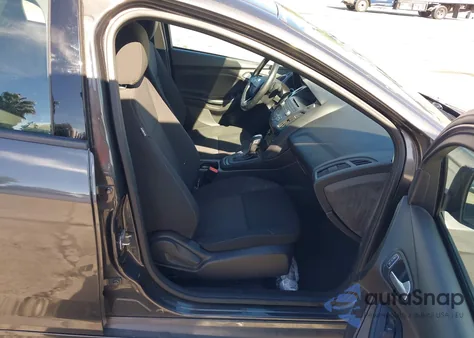 2015 Ford Focus Se z USA, uszkodzony, nr VIN 1FADP3F25FL313842